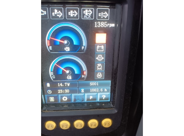 Midiexcavator SUNWARD 90uf  + Picon 400 kg de vanzare